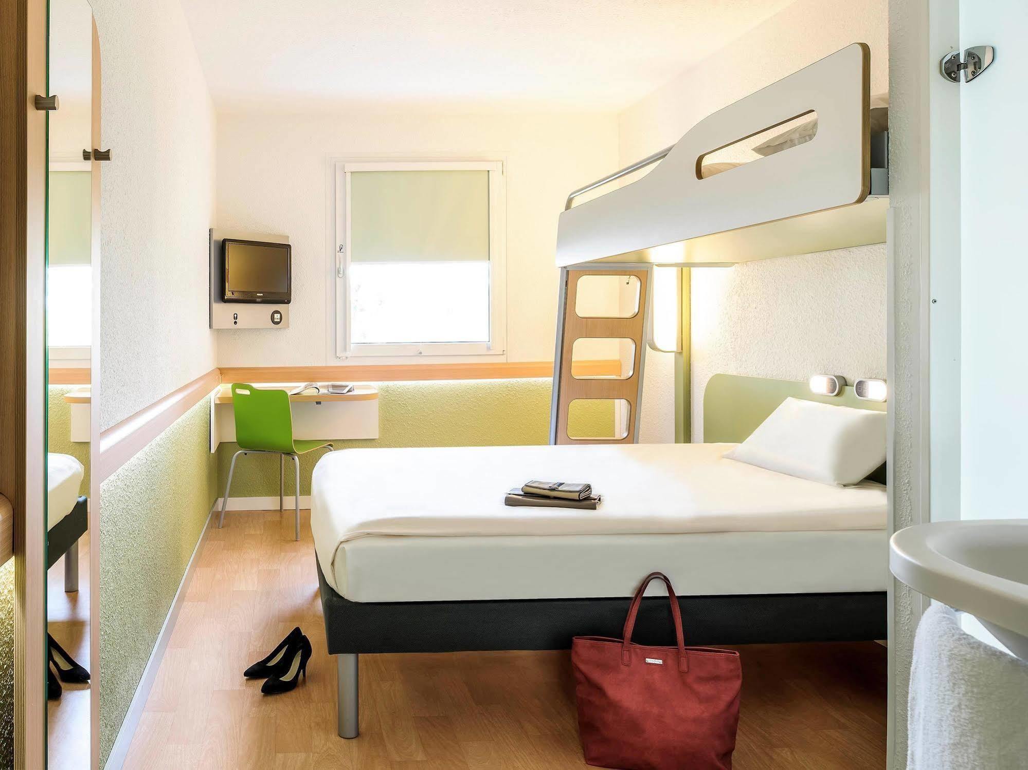 Ibis Budget Chambery Centre Ville Chambéry Exterior foto